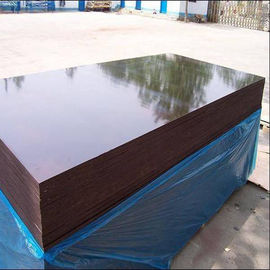 چین 18 میلی متر فیلم قهوه ای روبرو تخته سه لا پوسته پوسته پوسته پوسته پوسته پوسته پوسته شده برای ساخت و ساز کارخانه